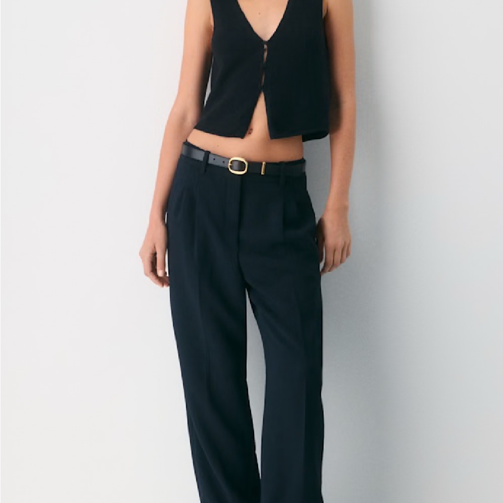 Aritzia Black Cropped Button Front Vest